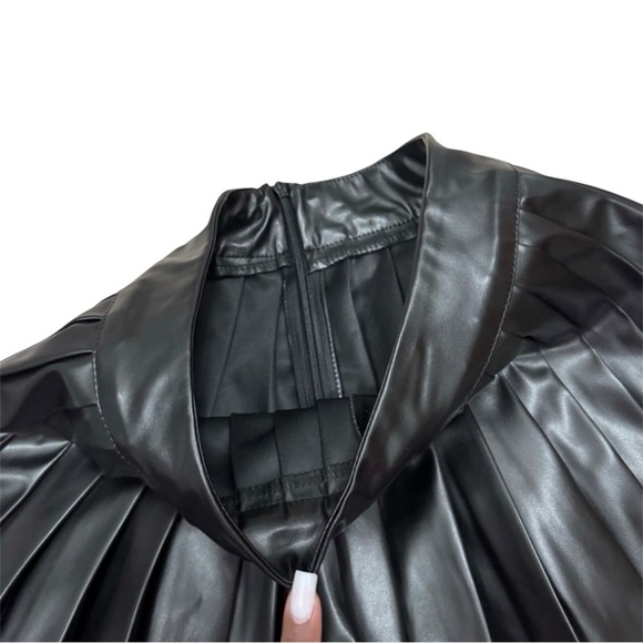 SHEIN PETITE High Waist Pleated PU Leather Short Skirt - Picture 3 of 6